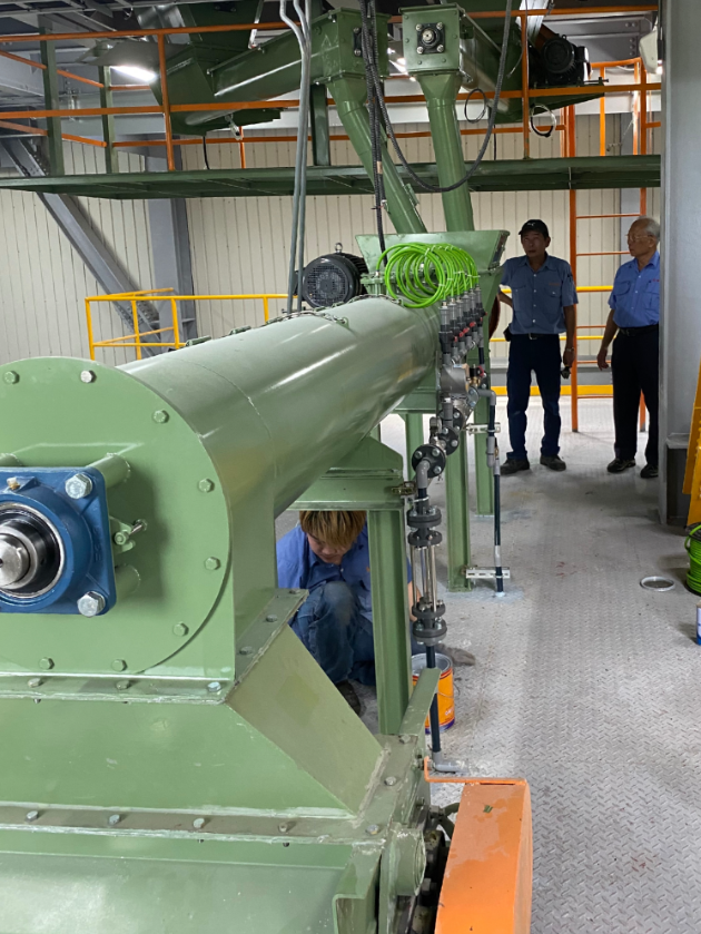 自動化液體添加攪拌機